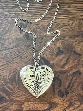 Vintage Goldtone Heart Locket M Monogram/necklace